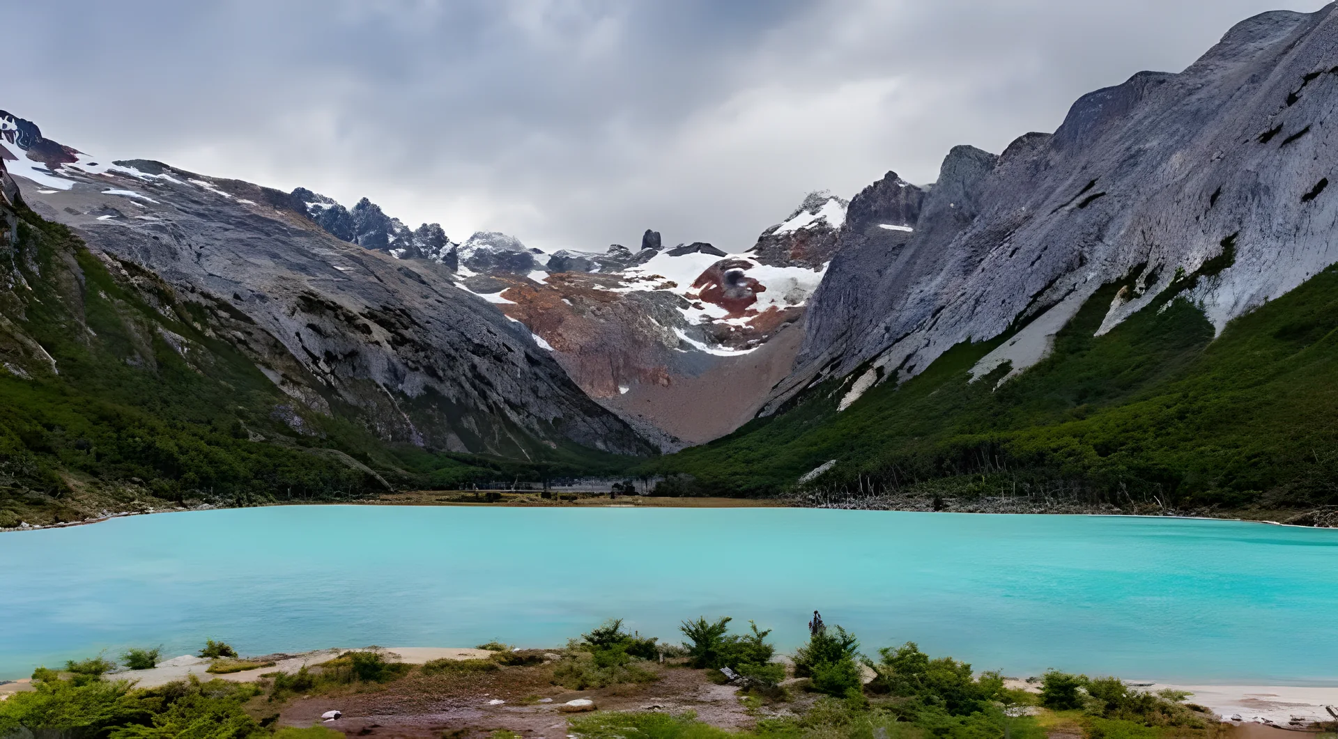 Laguna Esmeralda de agua turquesa entre montañas, Ushuaia